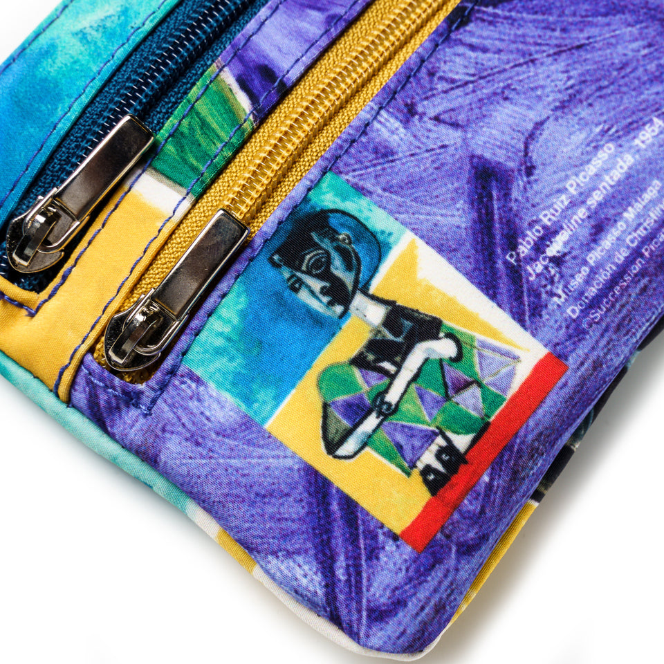 Toiletry bag. Jacqueline Seated by Picasso